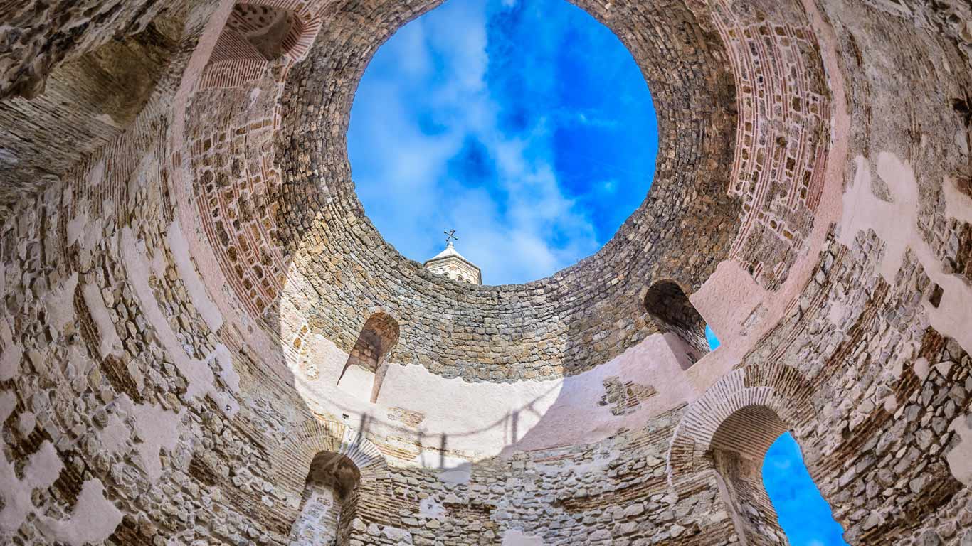 Vestibül des Diokletianpalastes in Split, Kroatien (© Dreamer4787/Shutterstock)(Bing Deutschland)