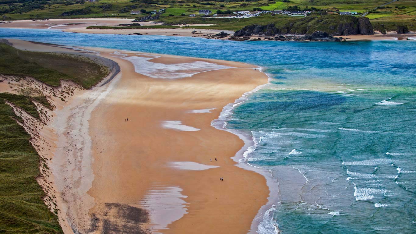 Five Fingers Strand near Malin Head, Ireland (© Cahir Davitt/age fotostock)(Bing United Kingdom)