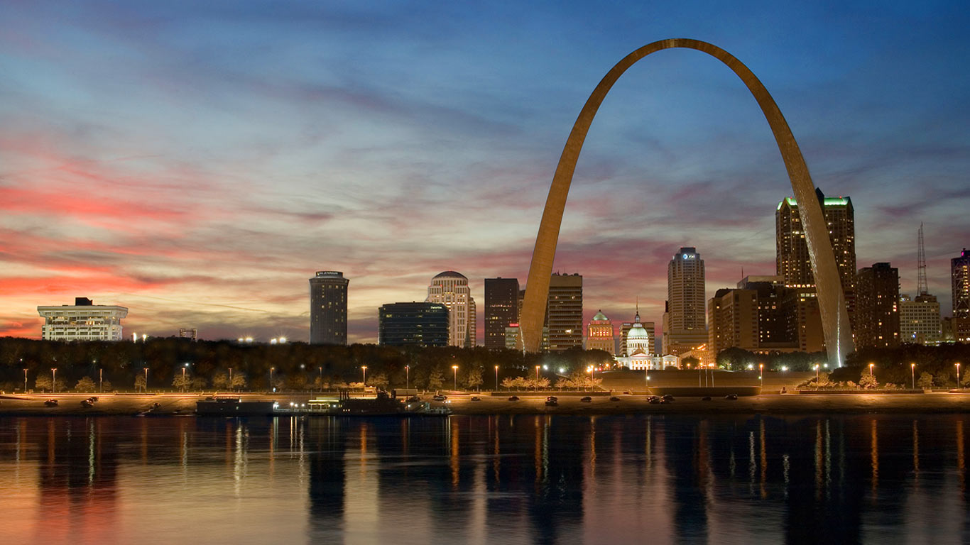 St. Louis skyline and Gateway Arch, Missouri, USA (© Mary Ann Melton/Alamy)(Bing United Kingdom)