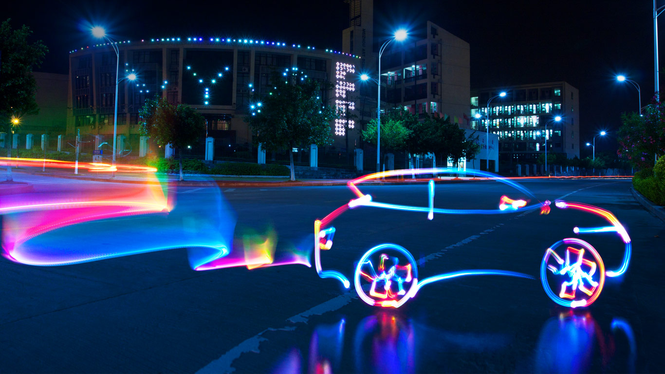 长曝光拍摄，街道上的汽车 (© Mxing Photography/Flickr Open/Getty Images)(Bing China)