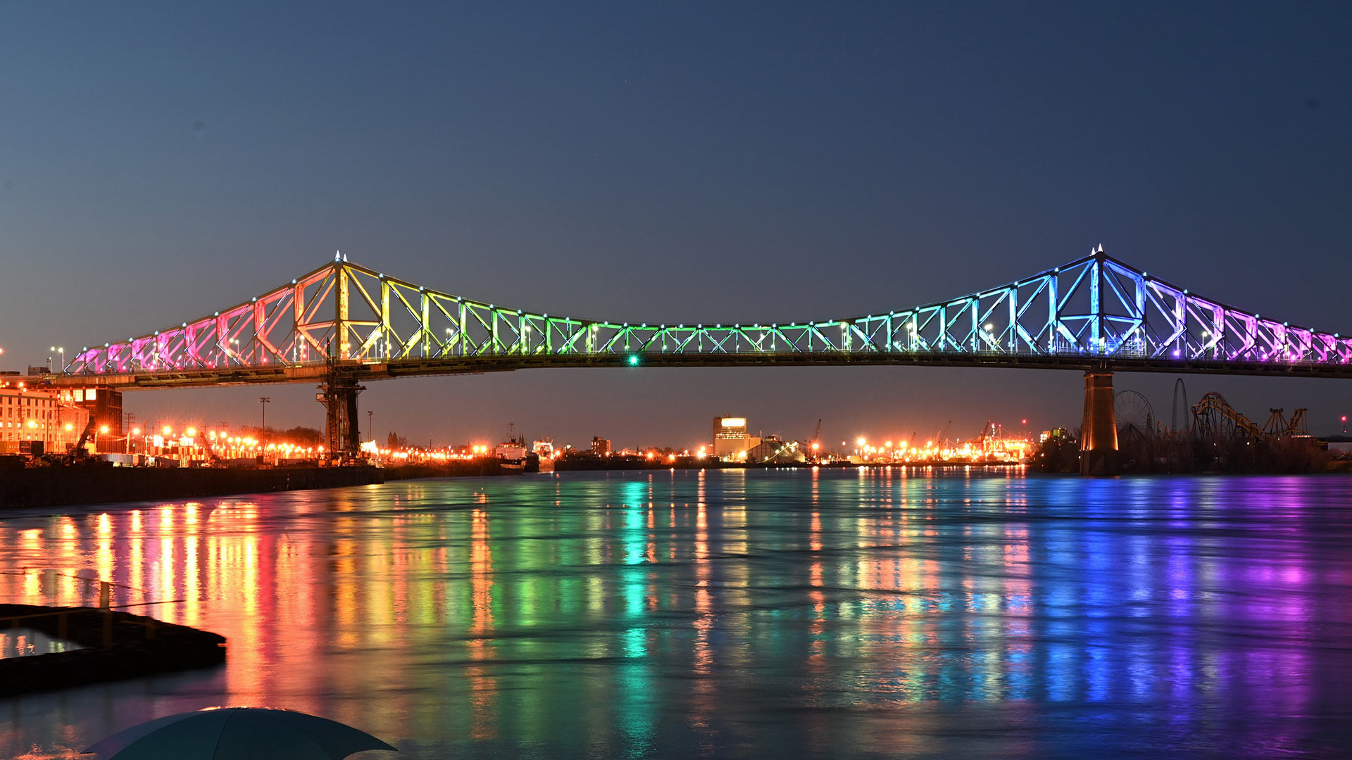 The Jacques Cartier bridge in Montreal is illuminated in the colours of the rainbow as a sign of hope and in support of the victims of the coronavirus (© ERIC THOMAS/AFP via Getty Images)(Bing Canada)