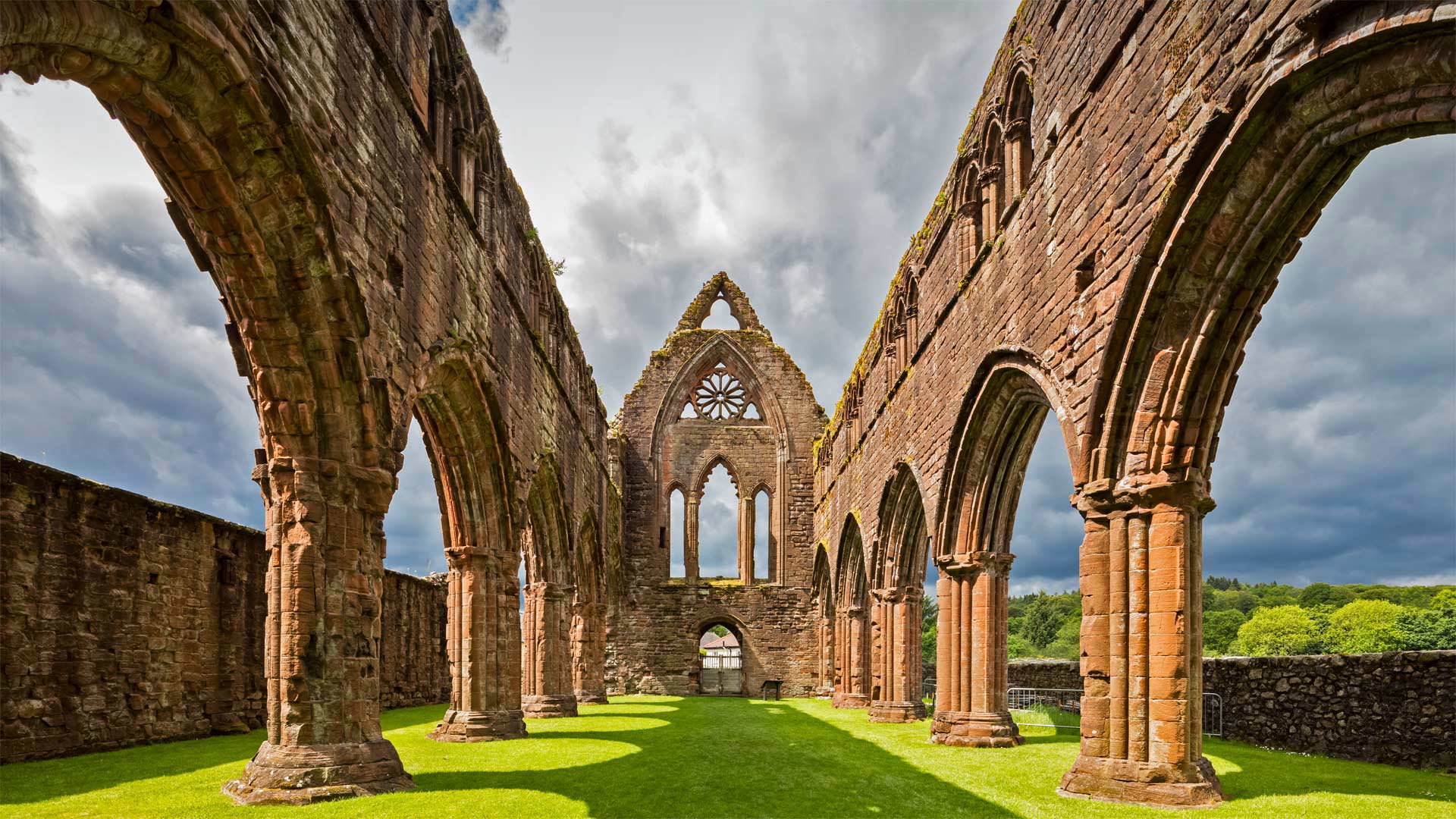 Sweetheart Abbey, Dumfries and Galloway (© Westend61/Getty Images)(Bing United Kingdom)