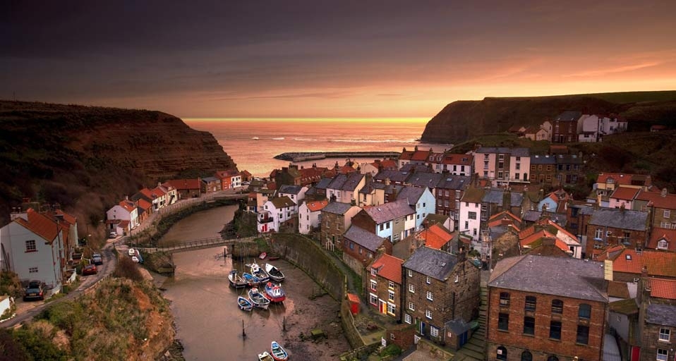 Cityscape at sunset, Staithes, Yorkshire, England - John Short/age fotostock &copy; (Bing United Kingdom)
