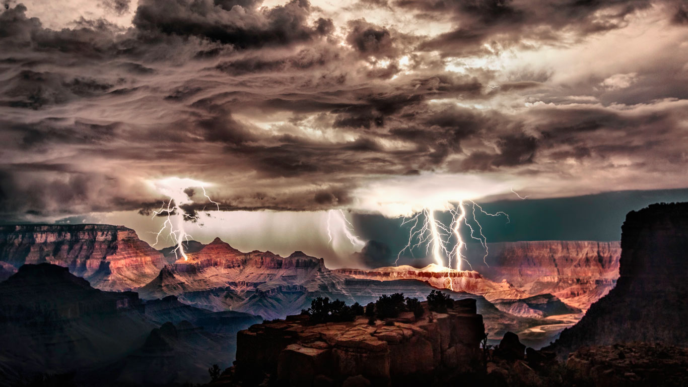 Lightning storm over Grand Canyon National Park, Arizona (© Scott Stulberg/Corbis)(Bing United States)
