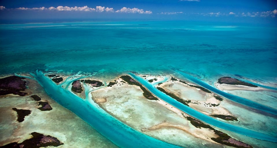 Aerial view of Ambergris Caye, Belize (© Michael Melford/Getty Images) &copy; (Bing United Kingdom)