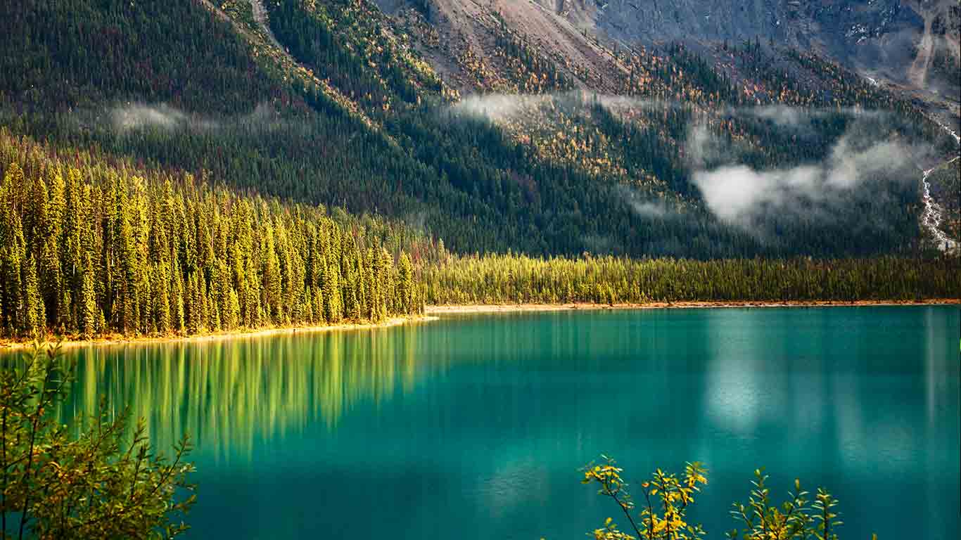 Emerald lake, Yoho National park (© Feng Yu/Shutterstock)(Bing Canada)