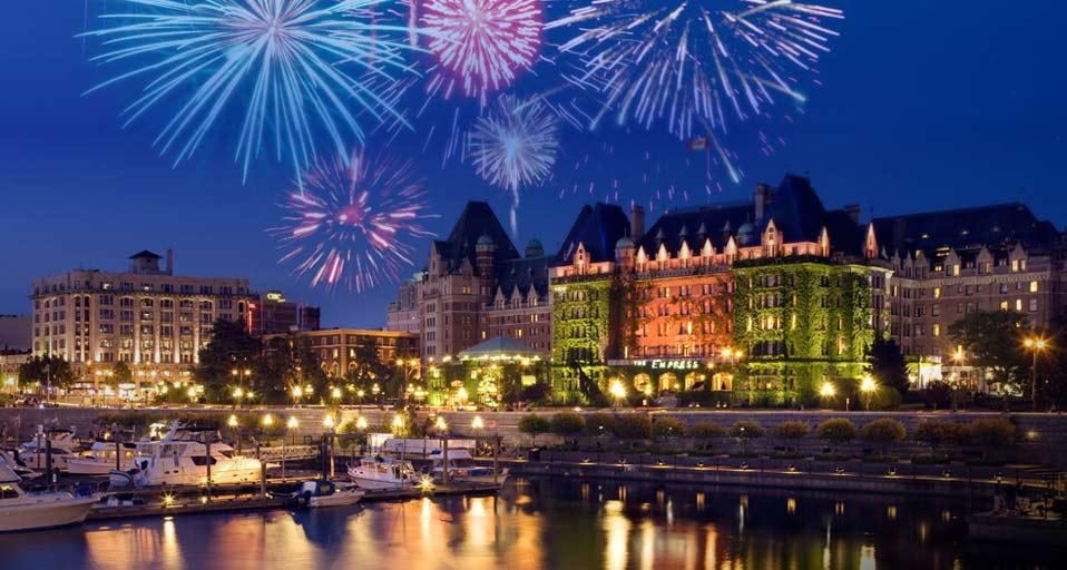 Fireworks over Inner Harbour, Victoria, British Columbia (© Russell Kord/Aurora Photos) &copy; (Bing Canada)