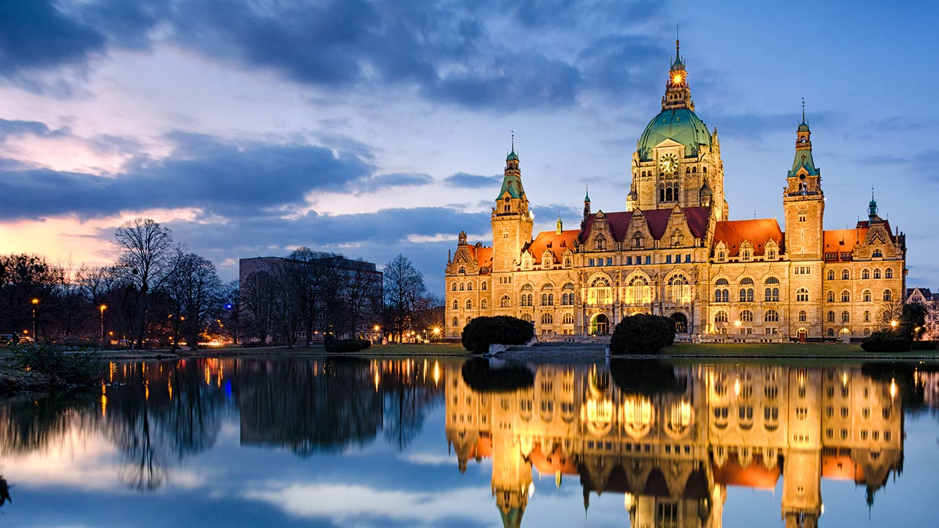 Das Neue Rathaus in Hannover bei Nacht (© Mapics/Shutterstock)(Bing Deutschland)