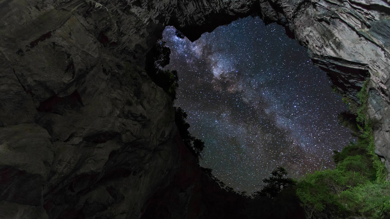 View of stars from Jenolan Caves, New South Wales, Australia (© Carlos Orue/Getty Images)(Bing Australia)