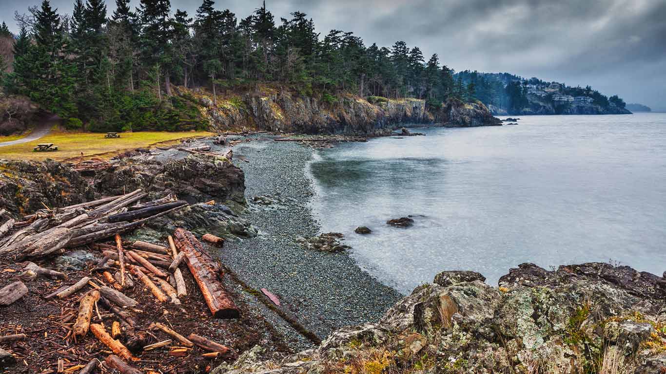 Overcast morning at Neck Point Park, Nanaimo BC, Canada (© Scott Bennie/Shutterstock)(Bing Canada)