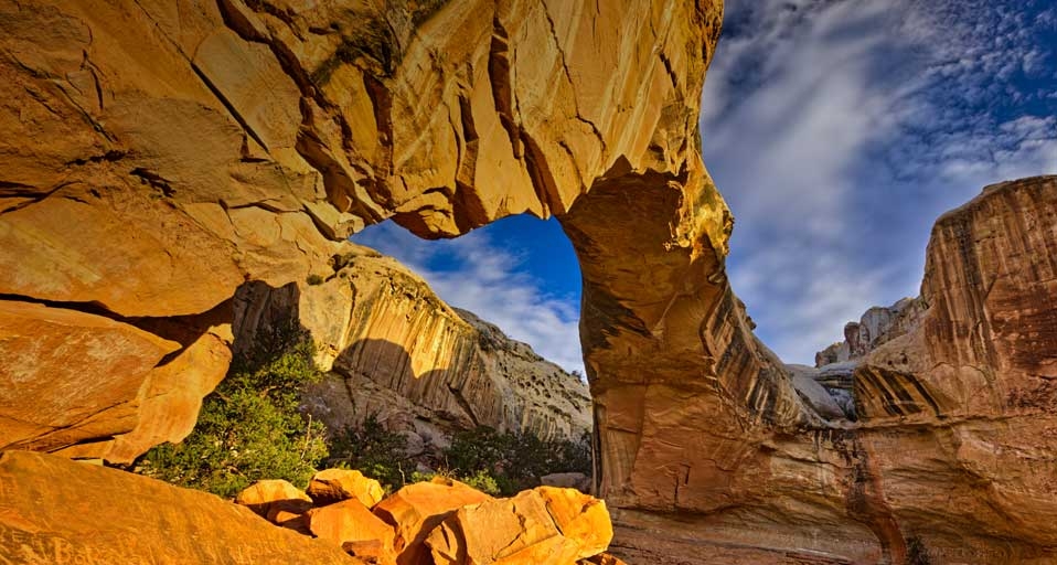 Natural arch in Hickman Bridge, Capitol Reef National Park, Utah, USA (© Don White/Super Stock) &copy; (Bing United Kingdom)