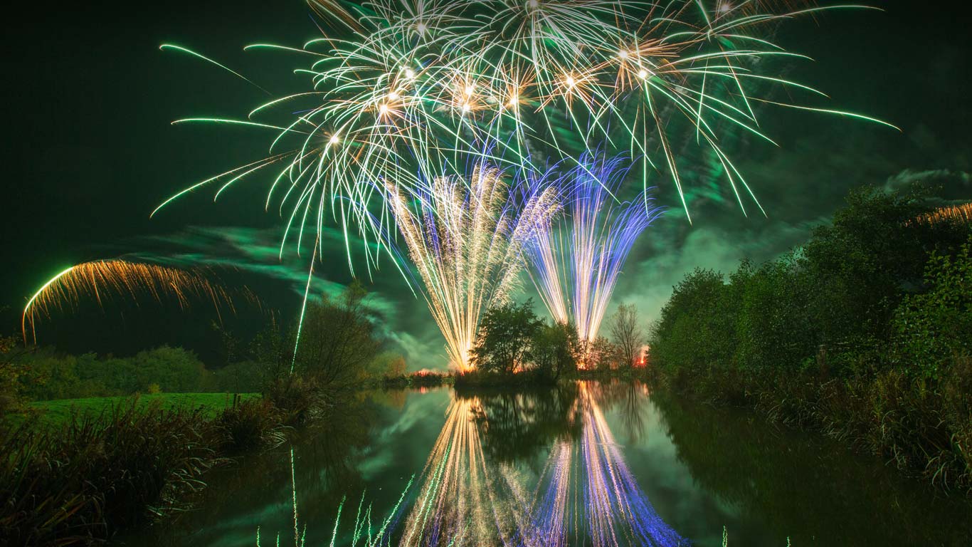A firework display in Lancashire, on Guy Fawkes Night (© Angus Matheson/Alamy)(Bing United Kingdom)