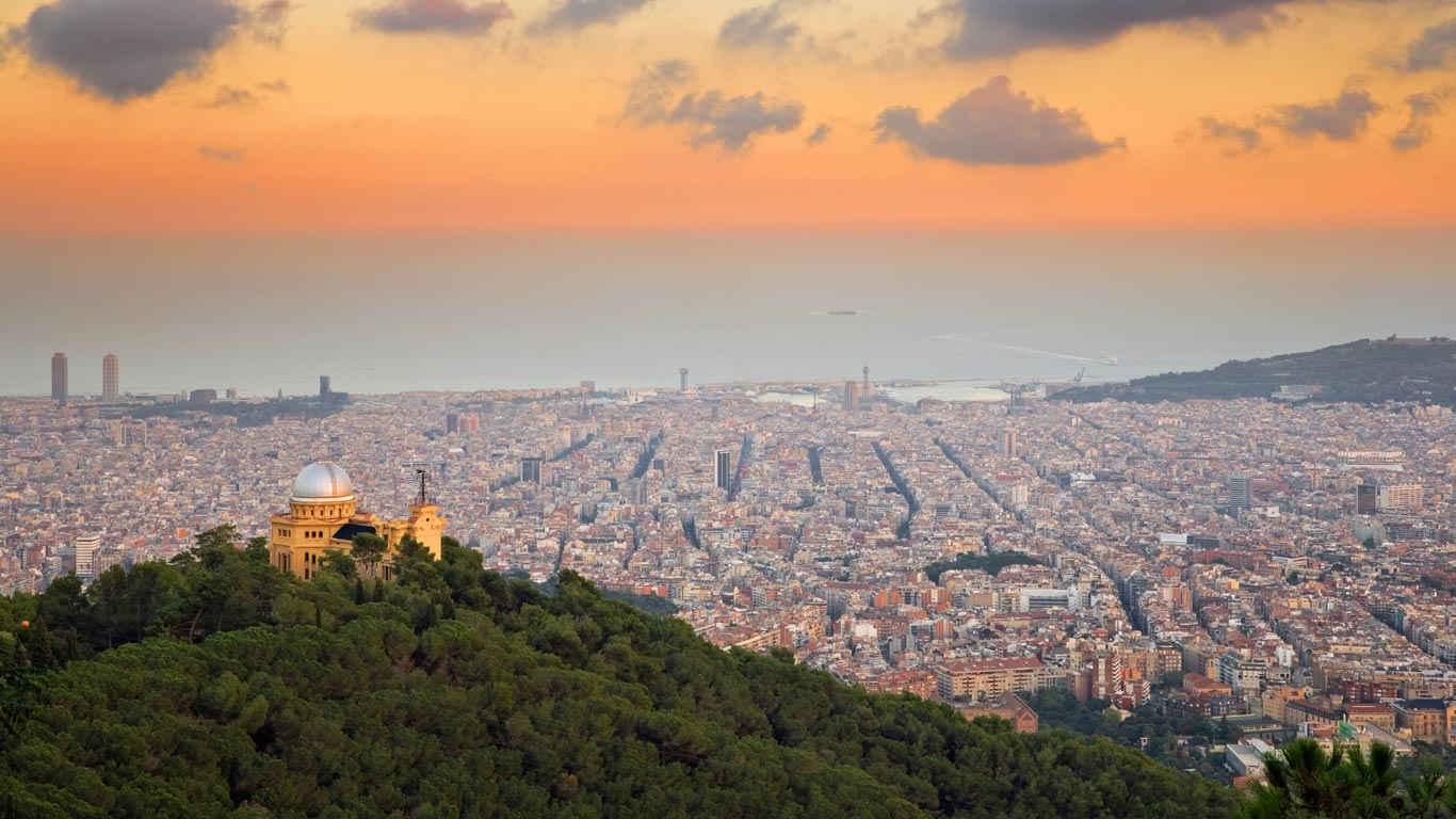 ｢ティビダボの丘｣スペイン, バルセロナ (© SIME/eStock Photo)(Bing Japan)