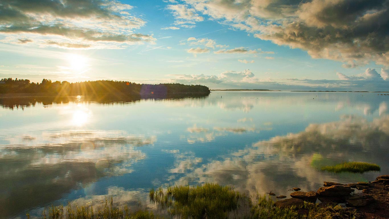 Sunset on the north shore of Prince Edward Island, Canada (© Robert Harding World Imagery RF/Alamy)(Bing Canada)
