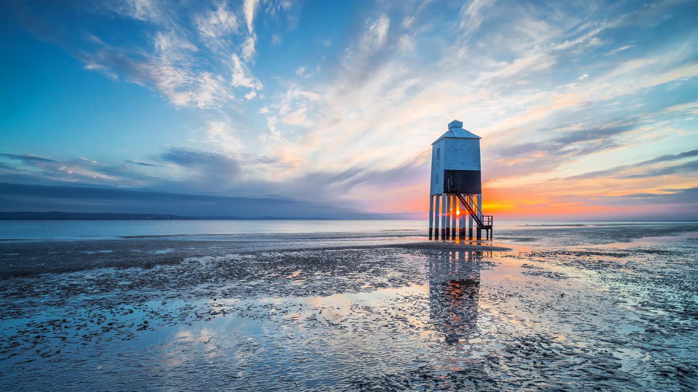 Burnham-on-Sea Low lighthouse in Somerset (© Robert Maynard/Alamy)(Bing United Kingdom)
