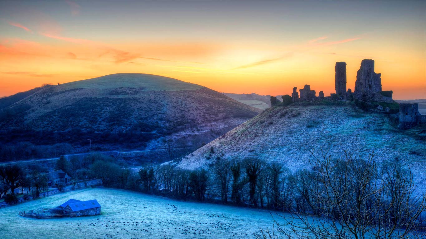 Colourful sunrise over Corfe Castle, Dorset, United Kingdom (© Matt Gibson/Corbis)(Bing United Kingdom)