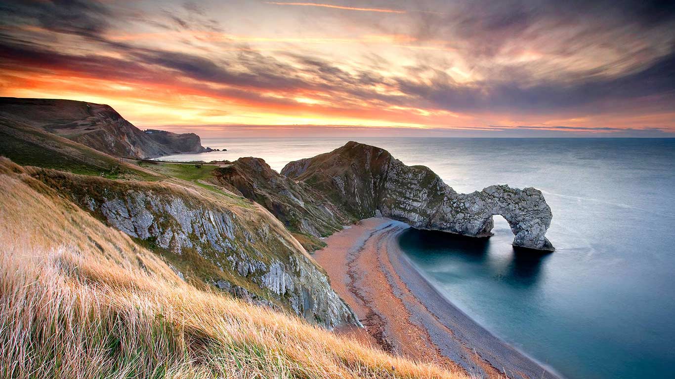 Durdle Door at sunrise, Dorset, England (© Antony Spencer Photography/Getty Images)(Bing United Kingdom)