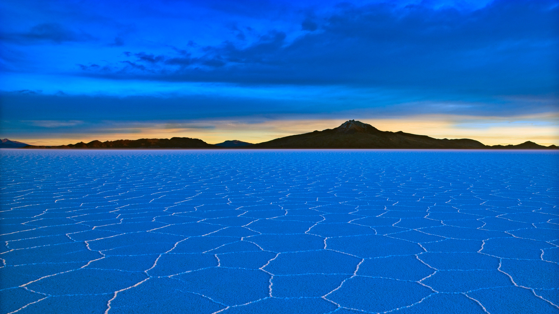 Salar de Uyuni, Bolivia (© Theo Allofs/Minden Pictures)(Bing New Zealand)