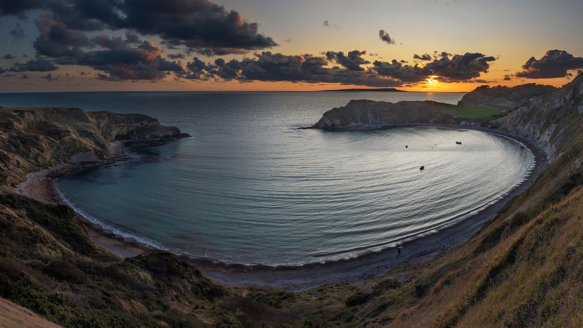 Panoramic view of Lulworth Cove at sunset, Dorset (© Adrian Baker/Shutterstock)(Bing United Kingdom)