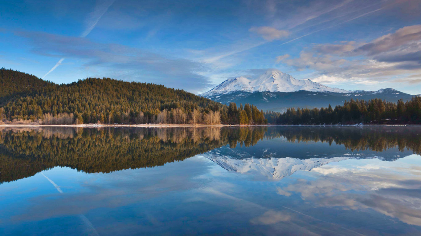 Lake Siskiyou reflects snowy Mount Shasta in northern California (© Walter Bibikow/Danita Delimont/Alamy)(Bing United Kingdom)