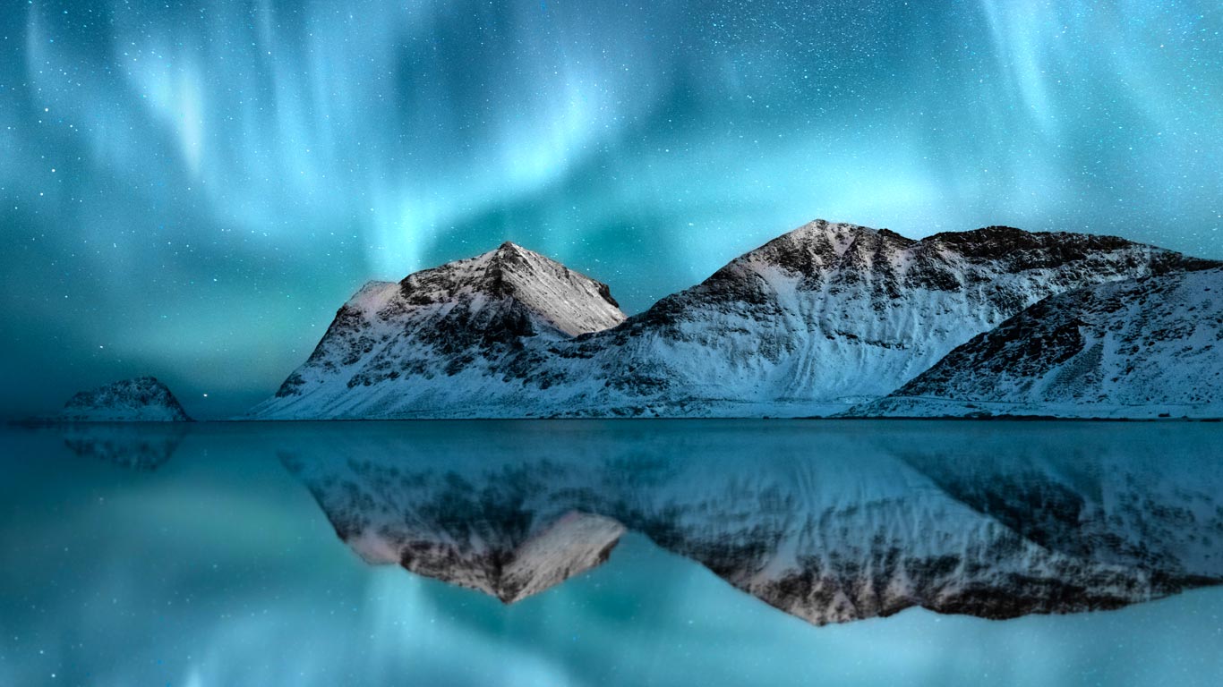 The Aurora Borealis over Lofoten, Norway (© arnaudbertrande/Getty Images)(Bing United Kingdom)