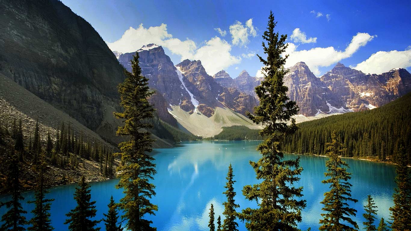 Moraine Lake in Banff National Park, Alberta, Canada (© Getty Images)(Bing United Kingdom)
