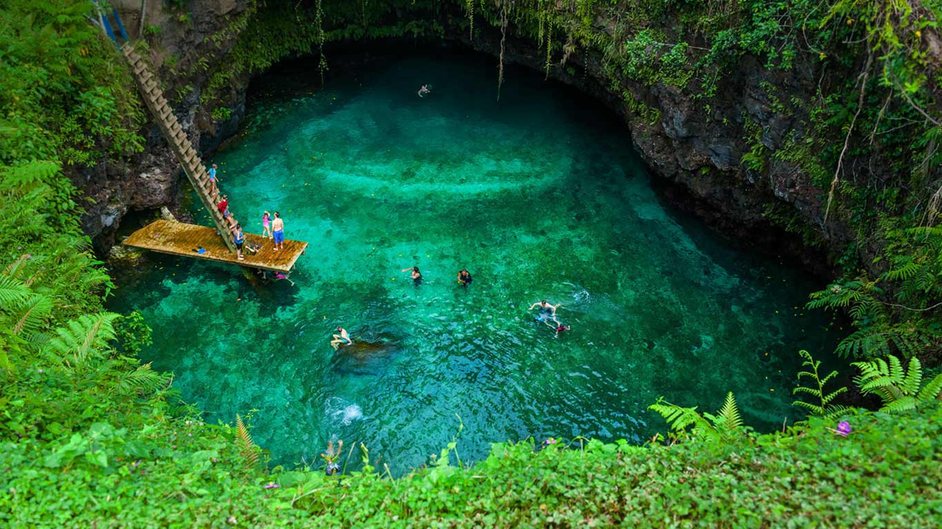 To Sua Ocean Trench in Lotofaga, Upolu, Samoa (© Danita Delimont/Offset)(Bing United Kingdom)