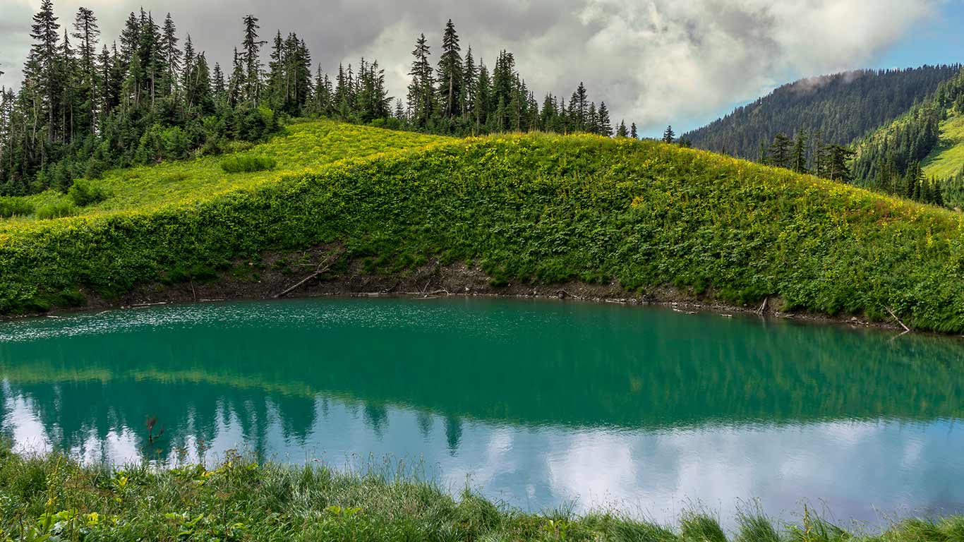 Spoon Lake, Mt. Cheam, Chilliwack, B.C. (© Jason Wilde/Tandem Stills)(Bing Canada)