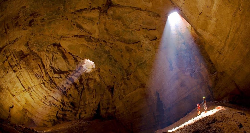 Majlis Al Jinn, eine der größten Höhlen der Welt, Oman (© Mark Daffey/Lonely Planet) &copy; (Bing Germany)