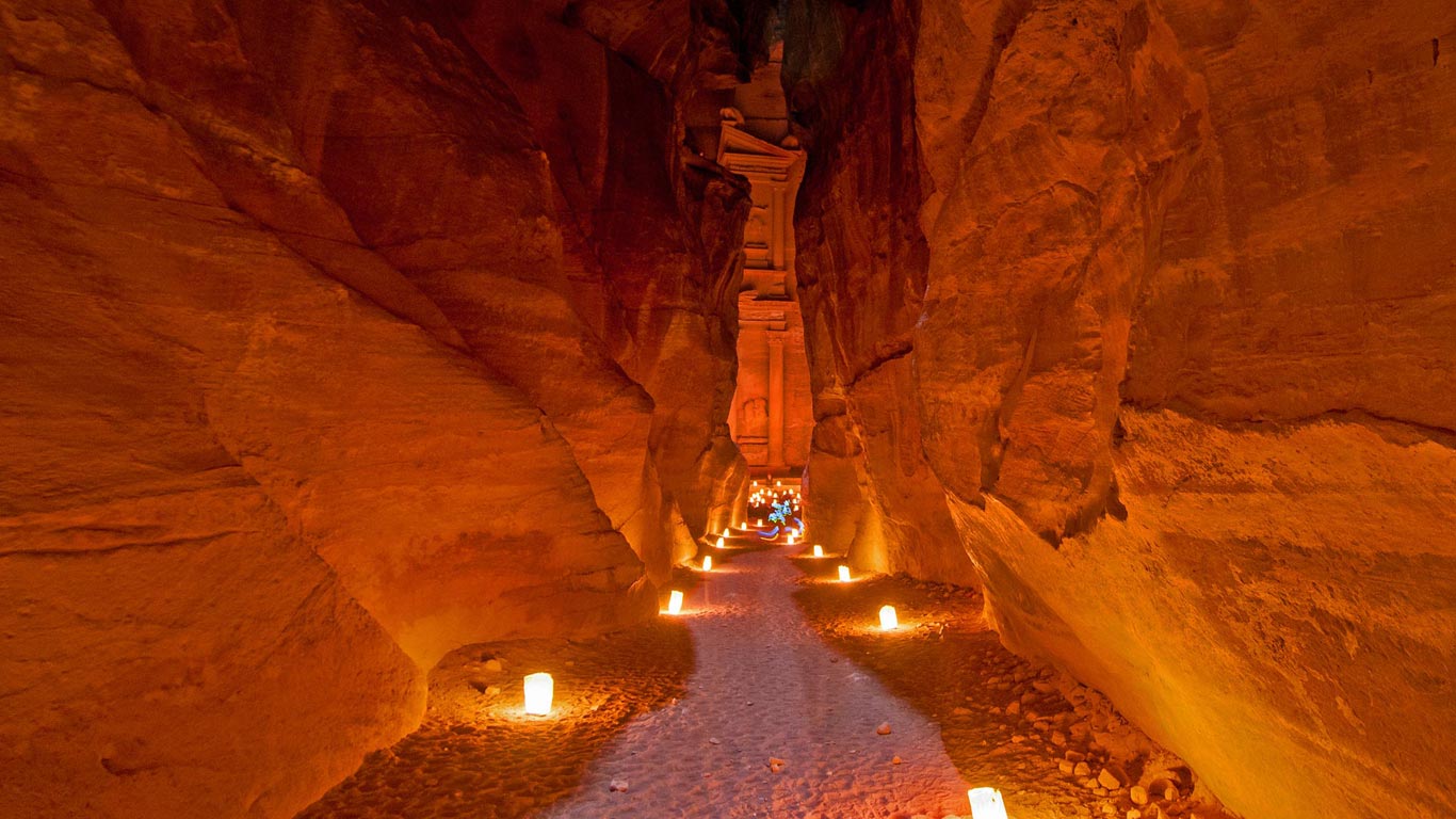 Al-Khazneh in Petra, Jordan (© Felix Lipov/Shutterstock)(Bing United Kingdom)