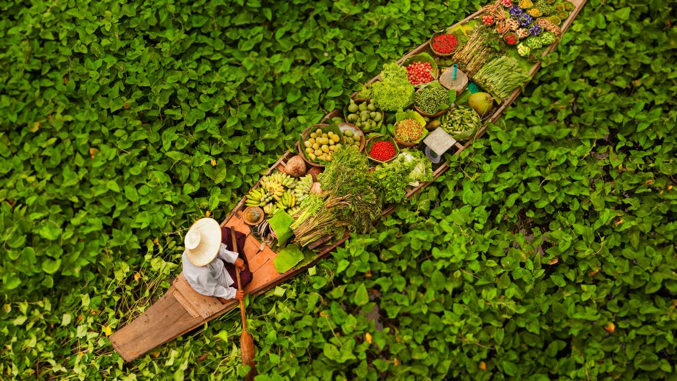 Floating market vendor near Bangkok, Thailand (© Art Wolfe/Mint Images)(Bing United Kingdom)
