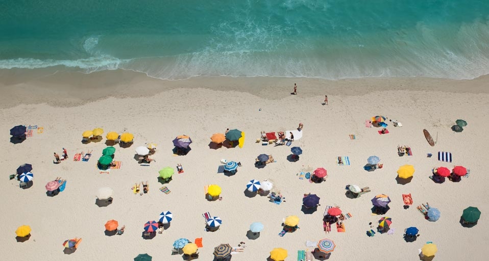 Umbrellas on a beach in Cape Town, South Africa (© Roger Wright/Getty Images) &copy; (Bing United Kingdom)