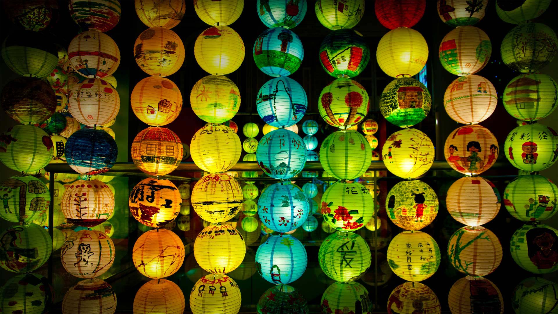 Lantern display celebrating the Mid-Autumn Festival in Singapore (© Khin/Getty Images)(Bing United Kingdom)
