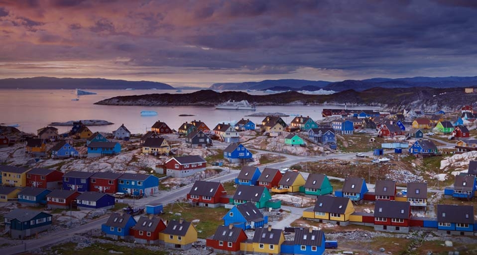 Die Stadt Ilulissat liegt in Westgrönland am Ostufer der Diskobucht – Frank Krahmer/Masterfile &copy; (Bing Germany)