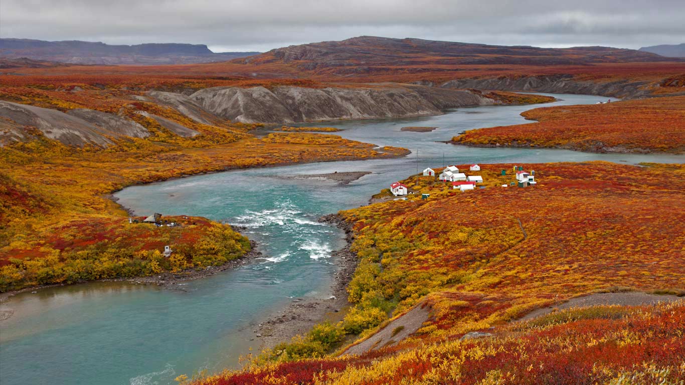 Fishing lodges on the Tree River in the Kitikmeot Region of Nunavut, Canada (© Jason Pineau/Getty Images)(Bing United Kingdom)