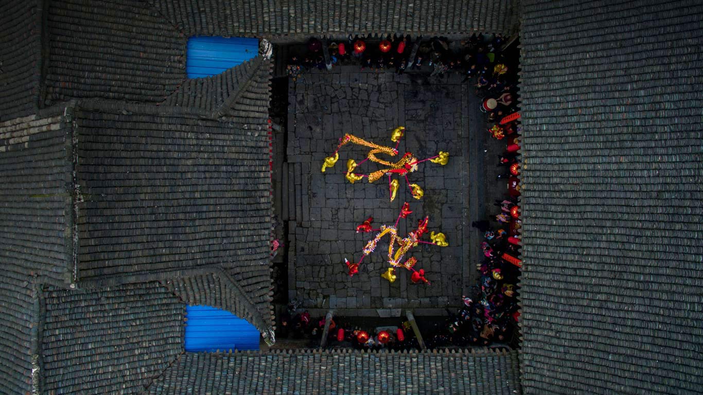 Artists performing the dragon dance in Chenzhou, Hunan Province, China (© VCG/Getty Images)(Bing United Kingdom)