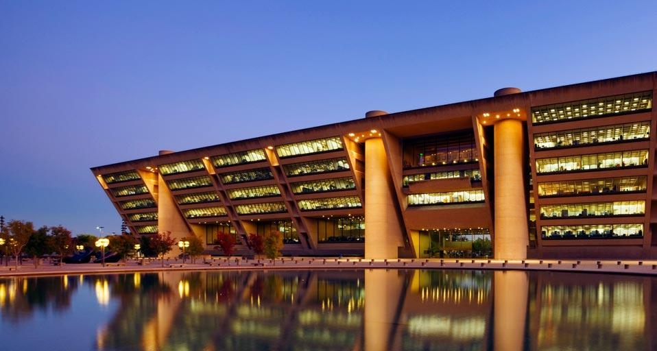 Dallas City Hall, Dallas, Texas (© Jeremy Woodhouse/Corbis) &copy; (Bing Canada)