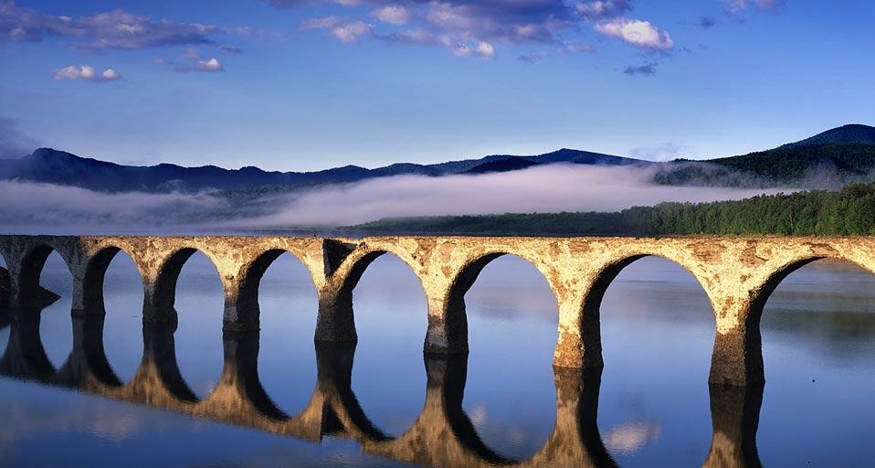 ｢タウシュベツ橋梁｣北海道, 十勝,  上士幌町 (© JTB Photo Communications, Inc./ ageFOTOSTOCK) &copy; (Bing Japan)