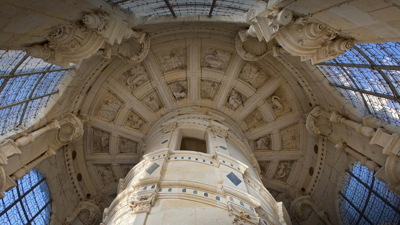 Spiral staircase by Leonardo da Vinci in the Château de Chambord, Loir-et-Cher, France (© Sylvain Sonnet/Corbos)(Bing Canada)