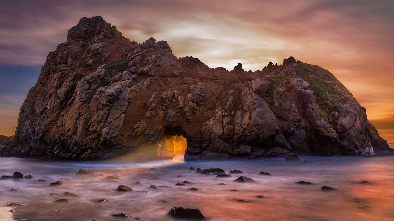 Pfeiffer Beach at Pfeiffer Big Sur State Park, California (© Jingyu Wu/500px)(Bing United Kingdom)