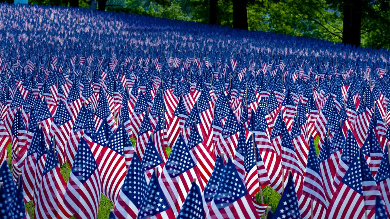 Field of flags displayed for Memorial Day, Boston, Massachusetts (© Paul Marotta/Getty Images)(Bing United States)