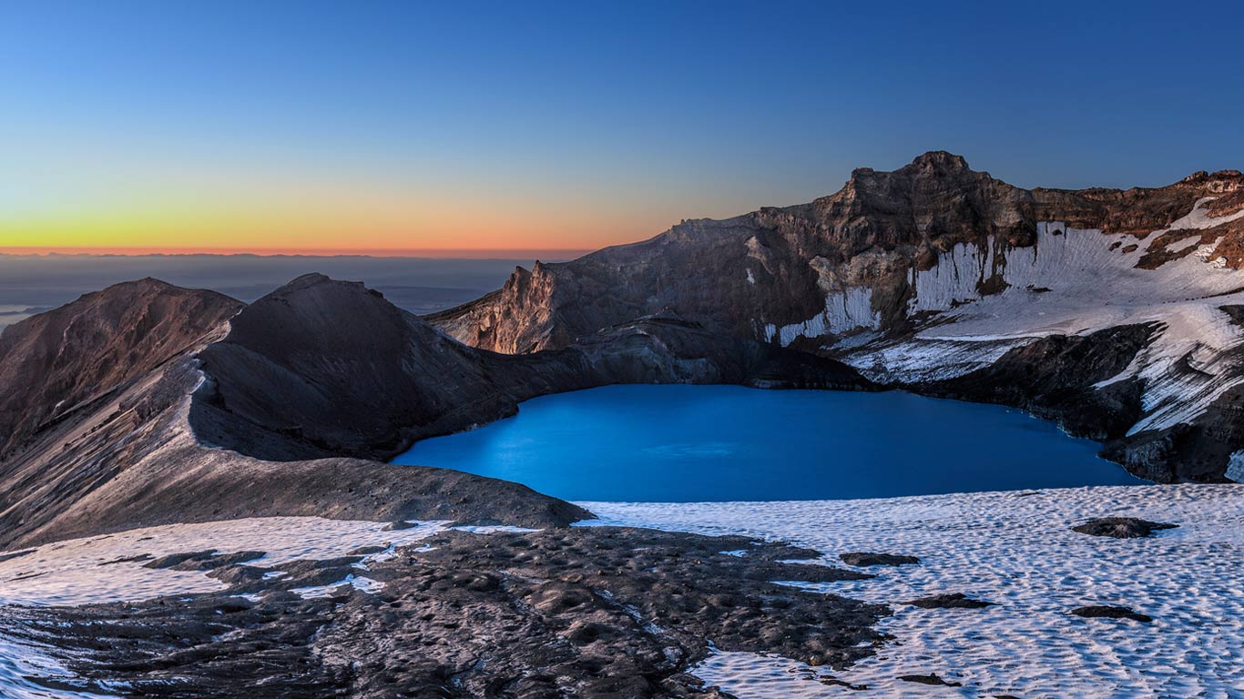 Mount Ruapehu’s crater lake in New Zealand (© xflo:w/500px)(Bing United Kingdom)