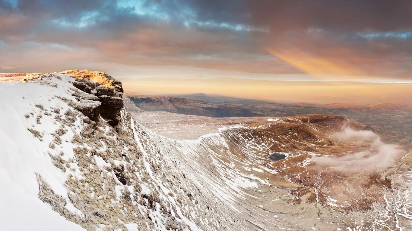 Pen y Fan in the Brecon Beacons National Park, South Wales (© Esen Tunar Photography/Getty Images)(Bing United Kingdom)