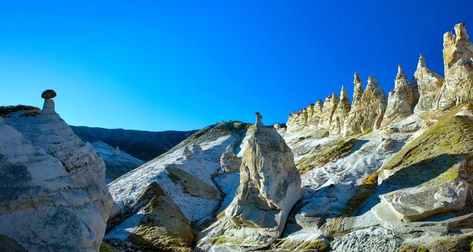 Hoodoo Valley with rock formations, Sirmilik National Park, Bylot Island, Nunavut, Canada (© Daryl Benson/Getty Images) &copy; (Bing Canada)