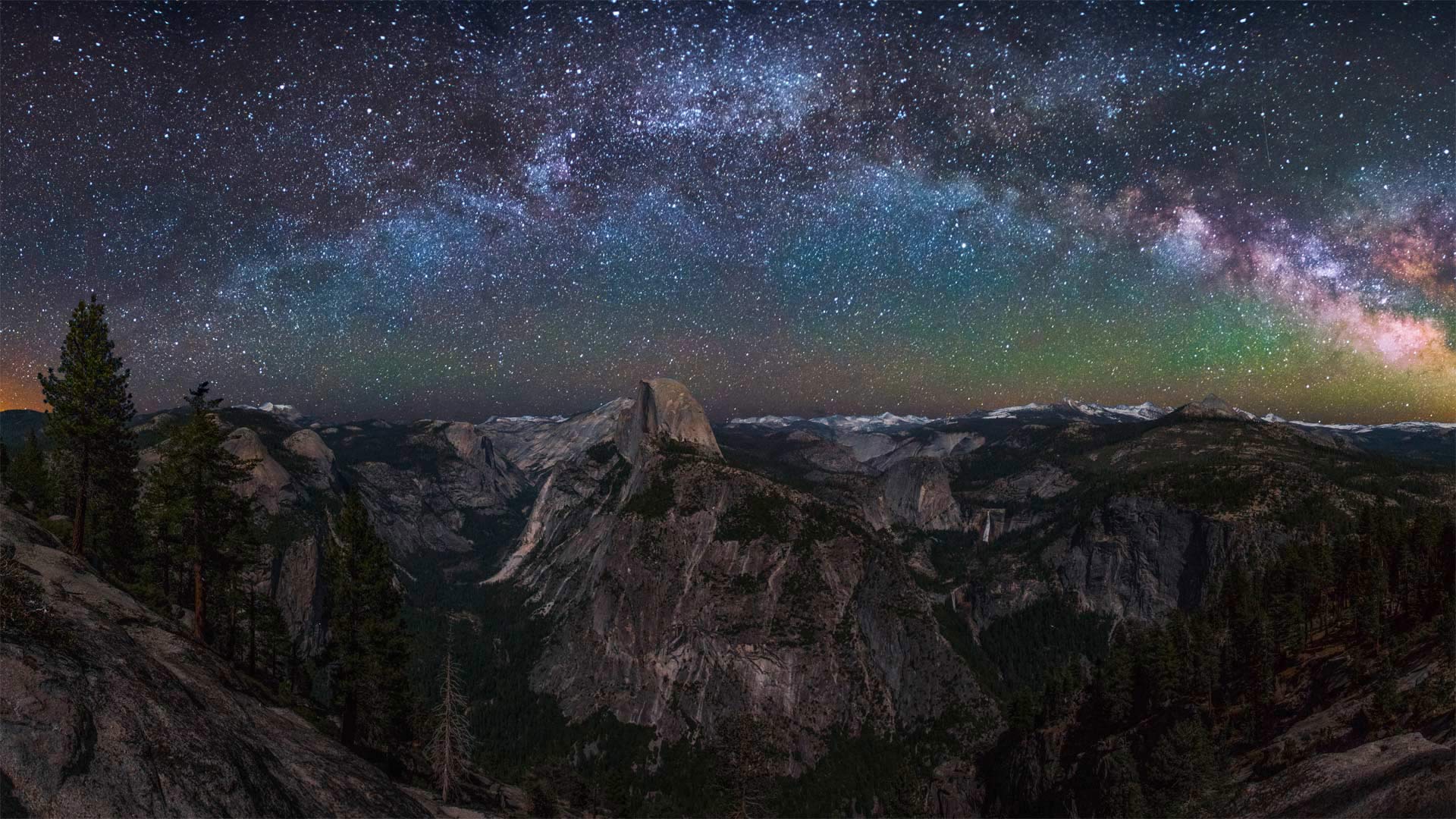 Milky Way rising above Half Dome in Yosemite National Park, California (© Cory Marshall/Tandem Stills + Motion)(Bing Canada)