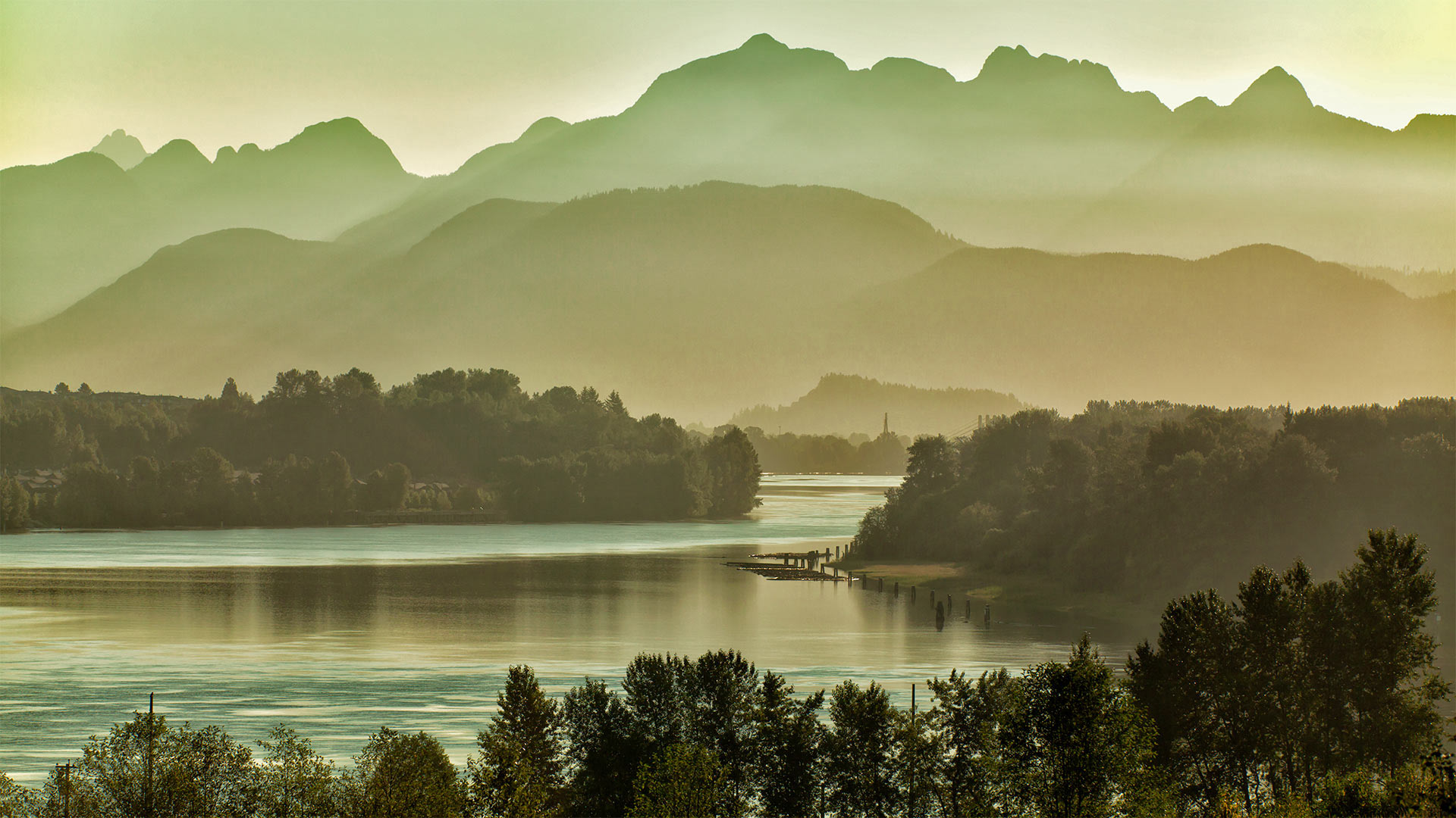 Fraser River east of Vancouver, British Columbia, Canada (© LeonU/Getty Images)(Bing United Kingdom)