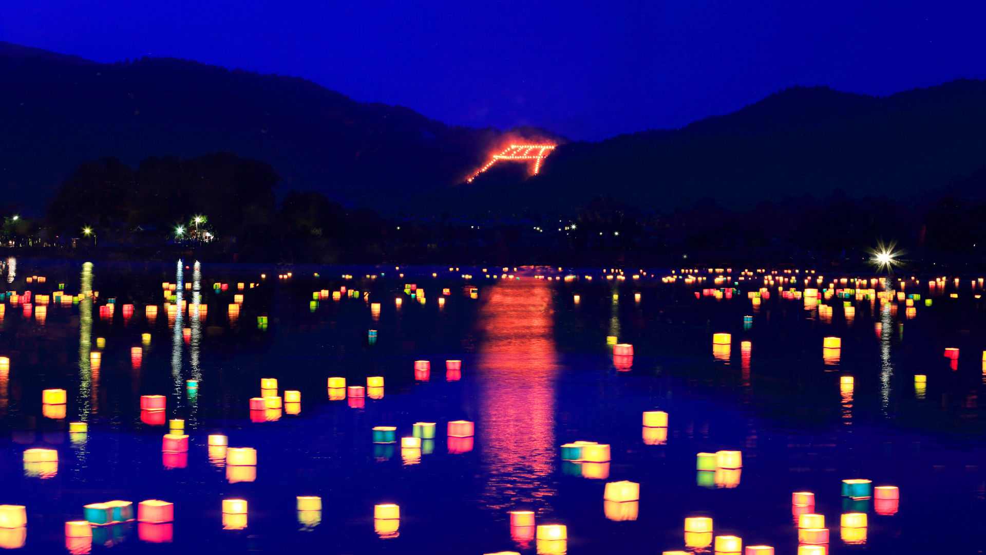 五山送り火, 京都 (© Hideaki Tanaka/AFLO)(Bing Japan)