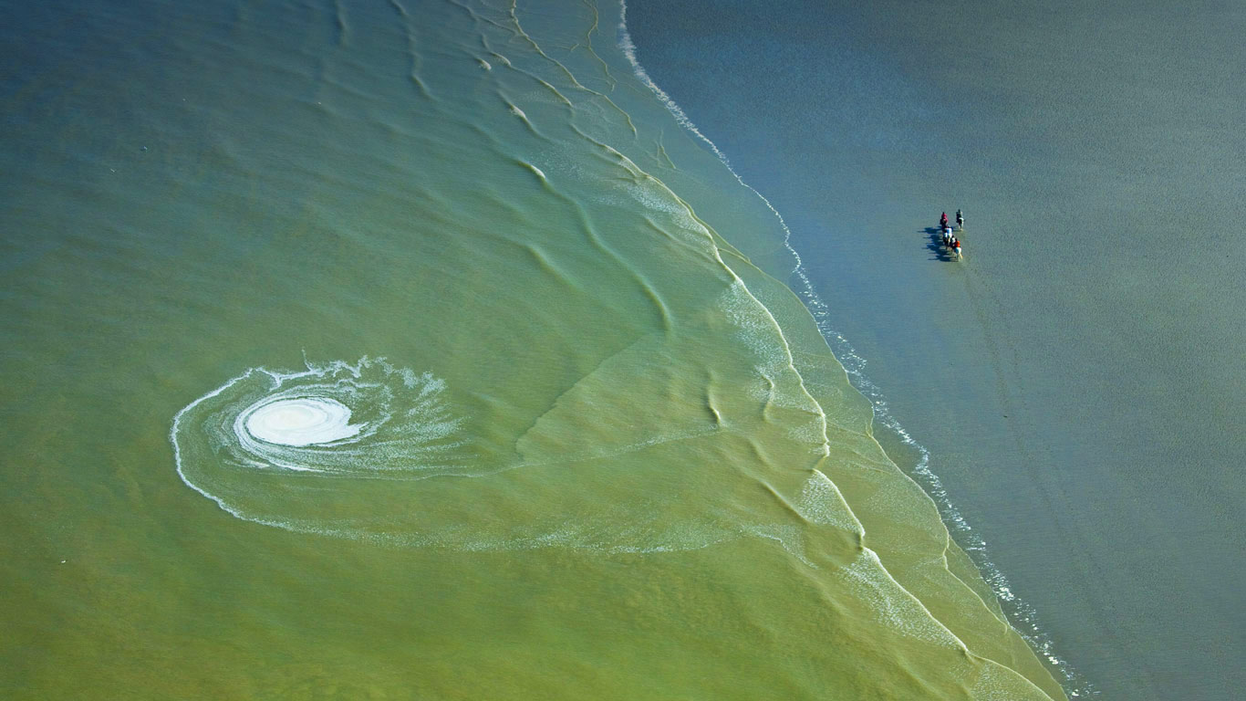 Vue aérienne d’un maelstrom  dans la Baie de Somme, Cayeux-sur-Mer, Picardie (© Francis Leroy/Hemis/Corbis)(Bing France)