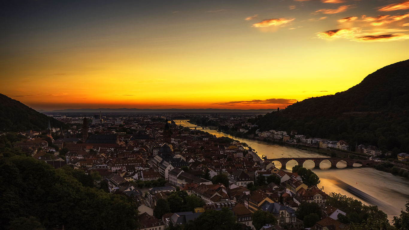 Blick vom Heidelberger Schlossgarten auf die Stadt Heidelberg, Baden-Württemberg Deutschland (© Insung Choi/Tandem Stills + Motion)(Bing Deutschland)
