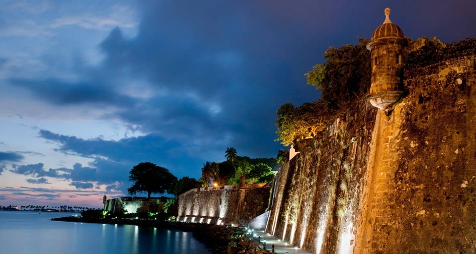 City wall and watch tower in San Juan, Puerto Rico (© Zhang Jun/Xinhua Press/Corbis) &copy; (Bing United Kingdom)